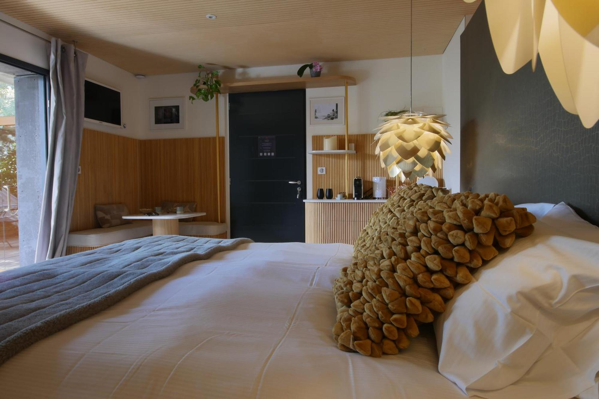 Bien Loin D'Ici Spa B&B Nîmes Esterno foto